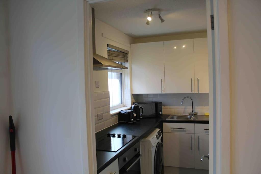 Modern Studio Apartment With Parking Chatham  Luaran gambar