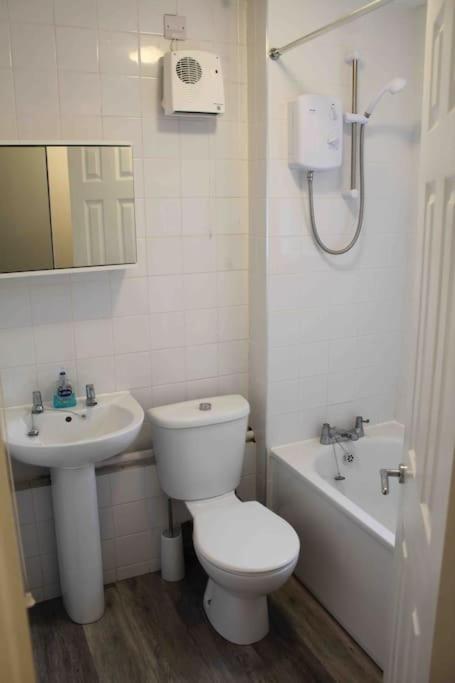 Modern Studio Apartment With Parking Chatham  Luaran gambar
